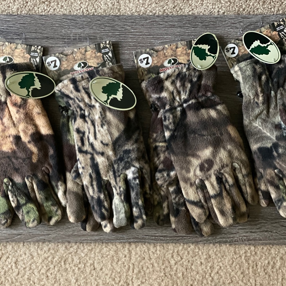Gloves Mossy Oak Real Tree Camo Style 4 Pair NWT